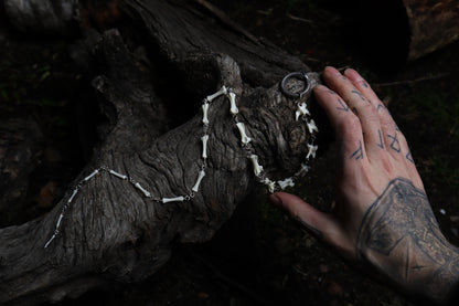Fluid Polydactyl Cat Tail Articulation with Ouroboros Ring