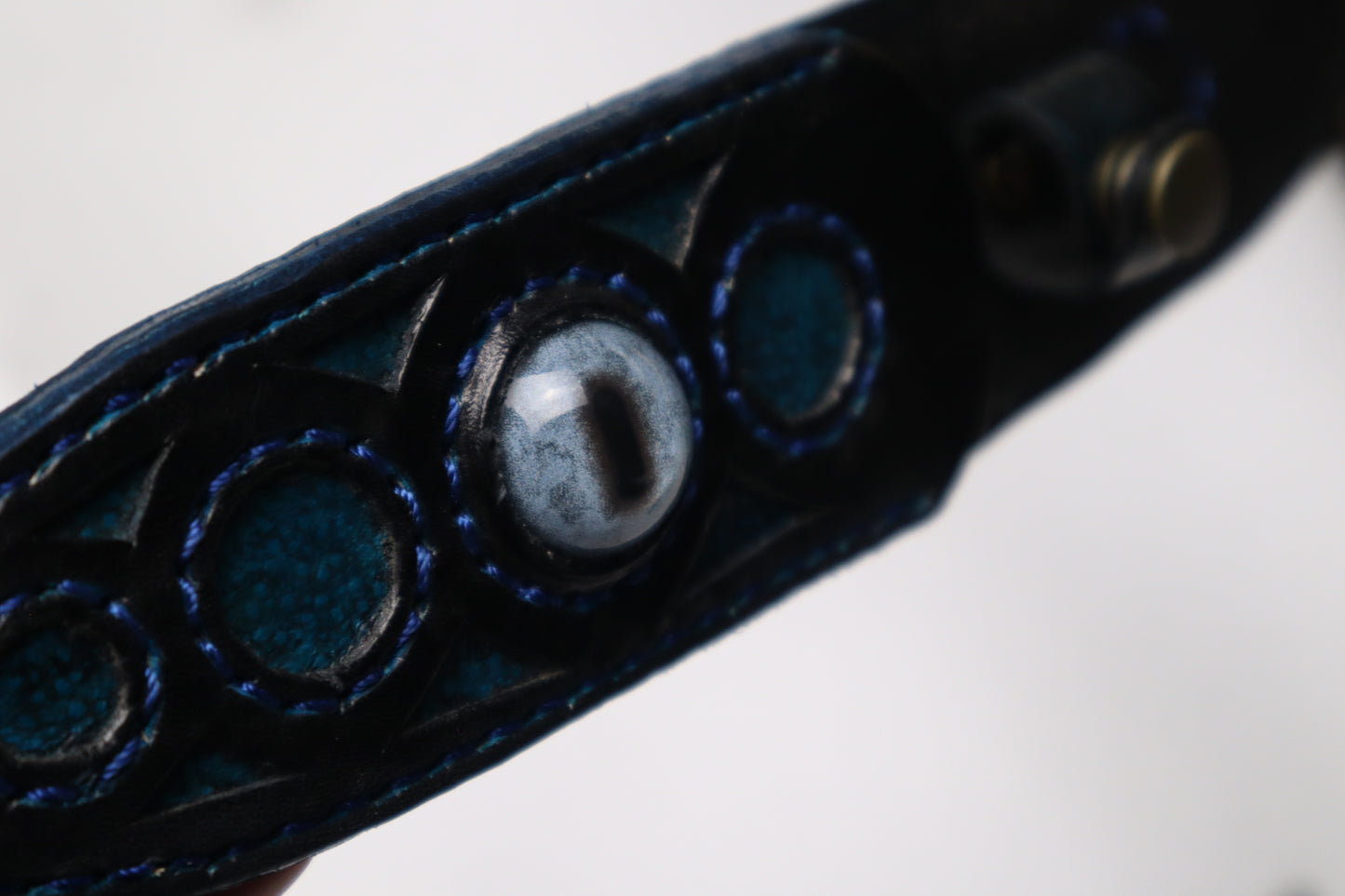 Damascus Whitetail Fawn Eye Knife