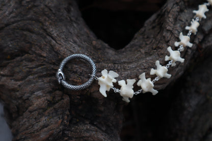 Fluid Groundhog Tail Articulation with Ouroboros Ring