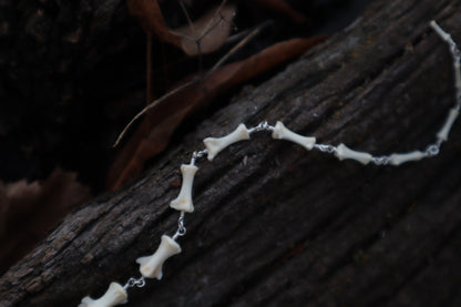 Fluid Groundhog Tail Articulation with Ouroboros Ring