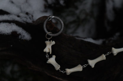 Fluid Coyote Tail Articulation with Ouroboros Ring