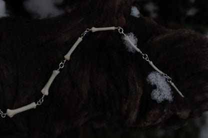 Fluid Coyote Tail Articulation with Ouroboros Ring