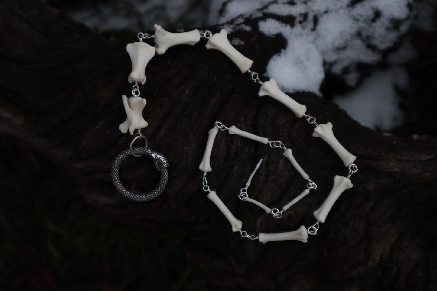Fluid Coyote Tail Articulation with Ouroboros Ring