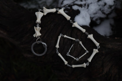 Fluid Coyote Tail Articulation with Ouroboros Ring