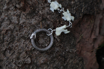 Fluid Rabbit Tail Articulation with Ouroboros Ring