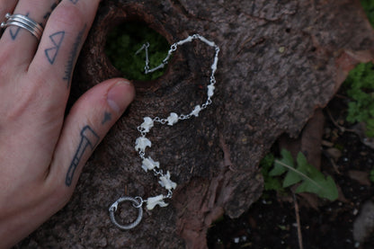 Fluid Rabbit Tail Articulation with Ouroboros Ring