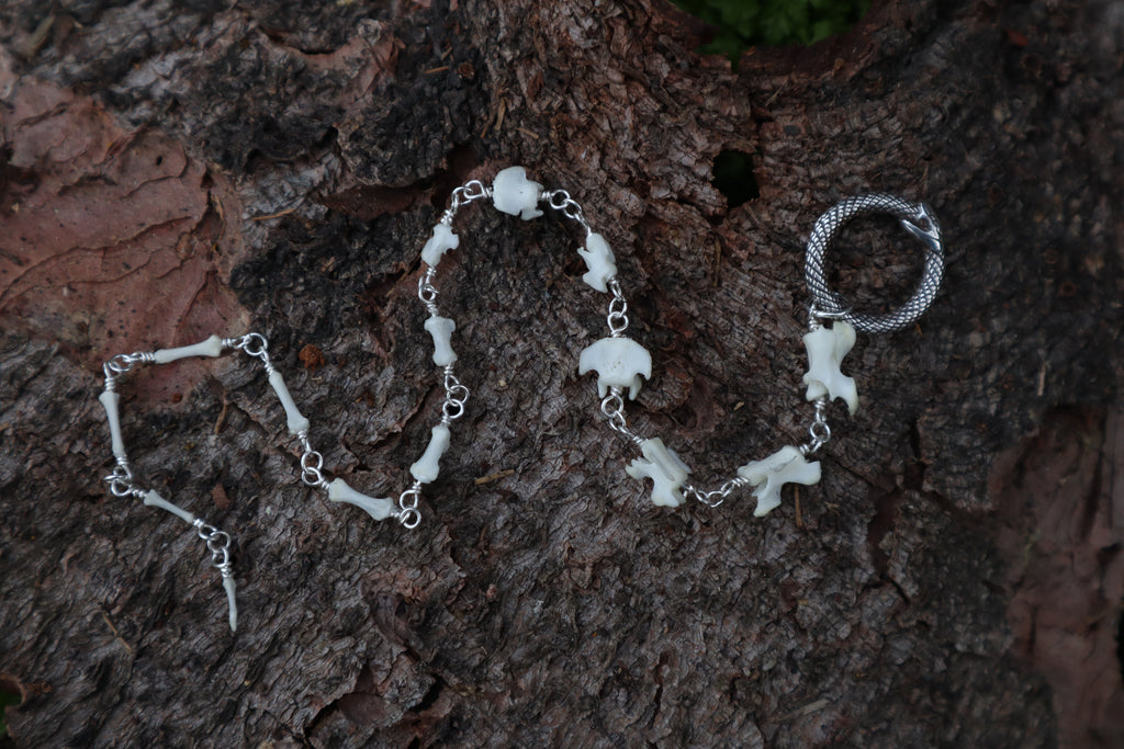 Fluid Rabbit Tail Articulation with Ouroboros Ring