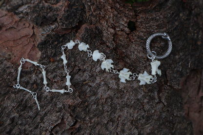 Fluid Rabbit Tail Articulation with Ouroboros Ring
