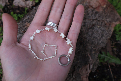 Fluid Rabbit Tail Articulation with Ouroboros Ring
