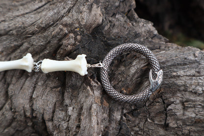 Fluid Raccoon Tail Articulation with Ouroboros Ring