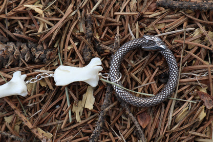 Fluid Raccoon Tail Articulation with Ouroboros Ring