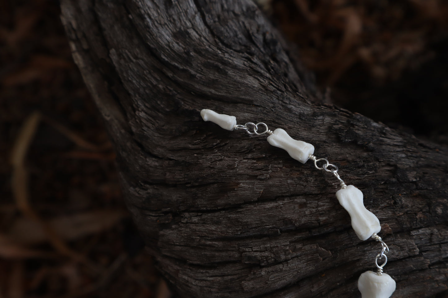 Fluid Beaver Tail Articulation with Ouroboros Ring