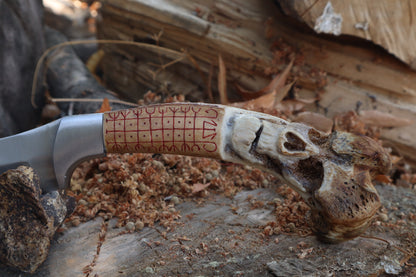 Nifhel Knife with Sacrum Stand