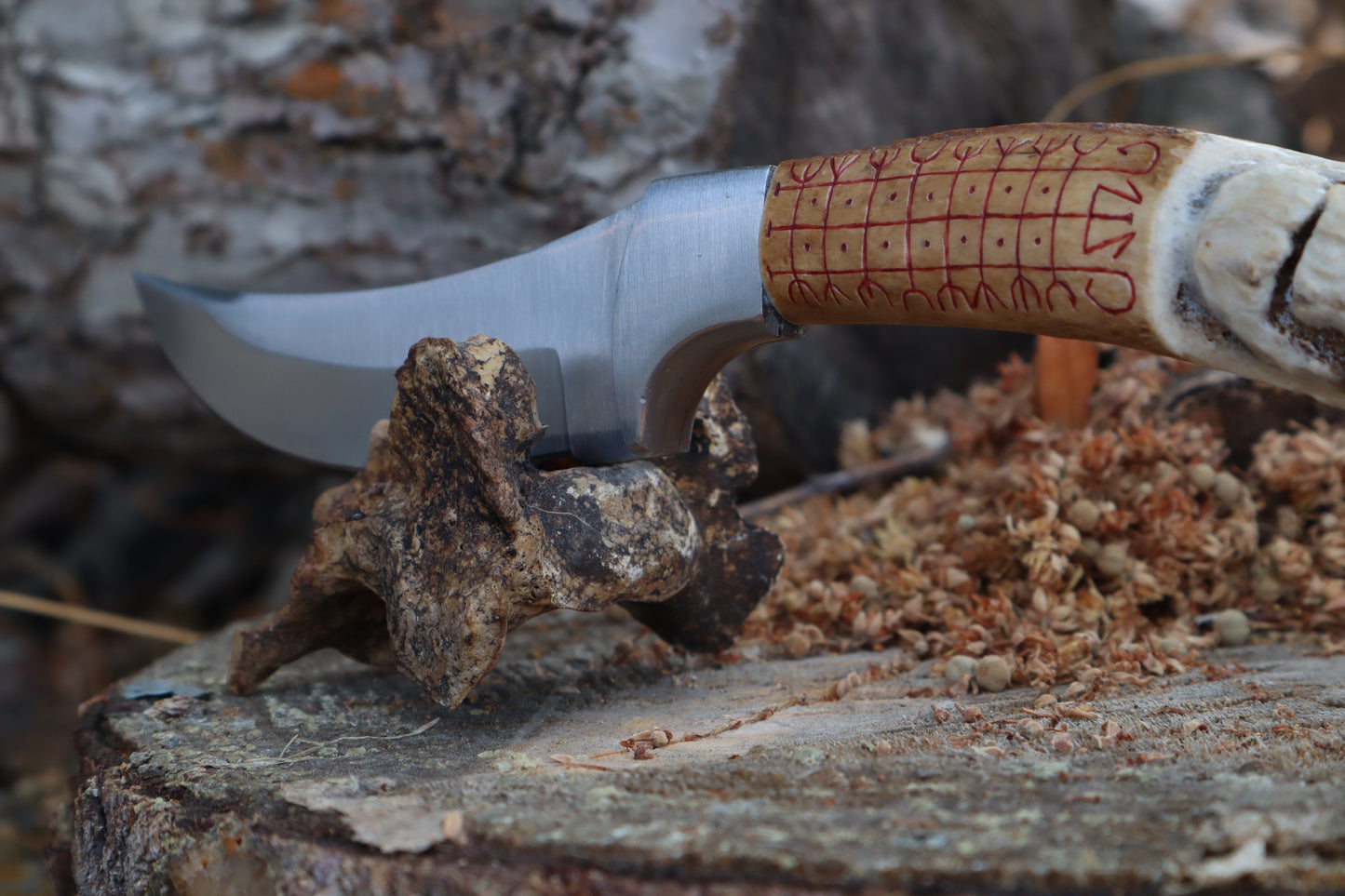Nifhel Knife with Sacrum Stand