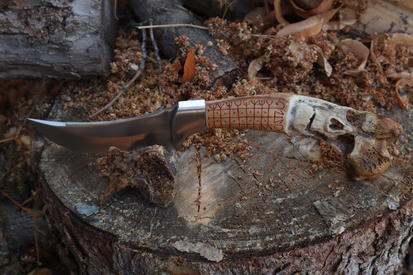Nifhel Knife with Sacrum Stand