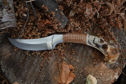 Nifhel Knife with Sacrum Stand
