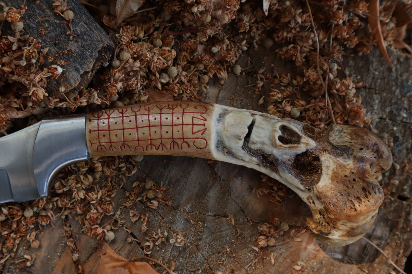 Nifhel Knife with Sacrum Stand