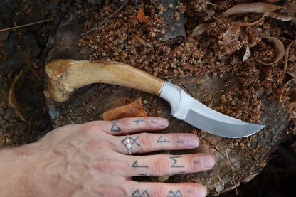 Nifhel Knife with Sacrum Stand
