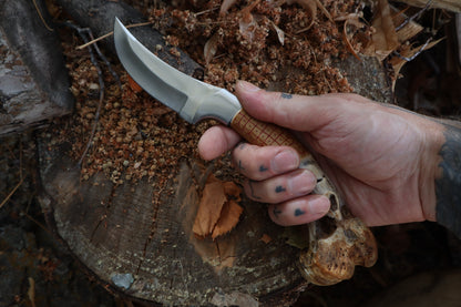 Nifhel Knife with Sacrum Stand