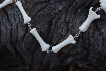 Fluid Coyote Tail Articulation with Ouroboros Ring