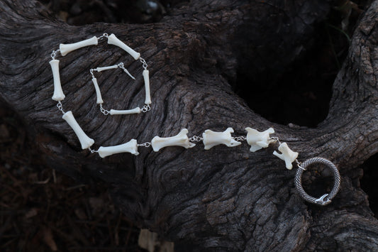 Fluid Coyote Tail Articulation with Ouroboros Ring