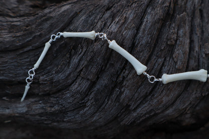 Fluid Coyote Tail Articulation with Ouroboros Ring