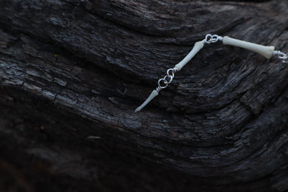 Fluid Coyote Tail Articulation with Ouroboros Ring