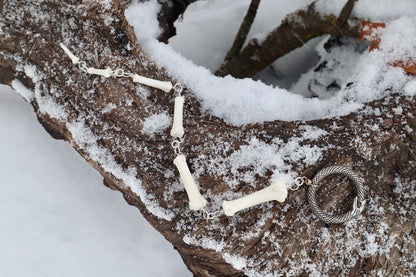 Fluid Mountain Lion Tail Tip Articulation with Ouroboros Ring