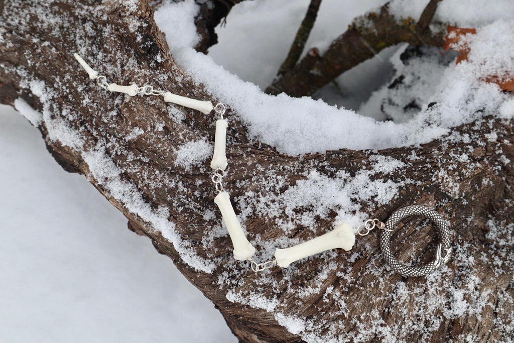 Fluid Mountain Lion Tail Tip Articulation with Ouroboros Ring